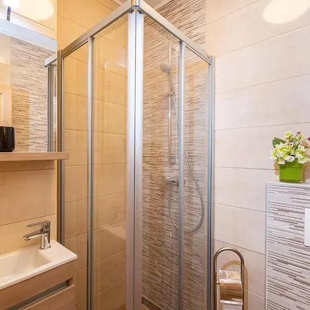 Holiday home Cozy In With Jacuzzi