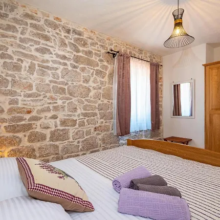 Holiday home Cozy In With Jacuzzi *