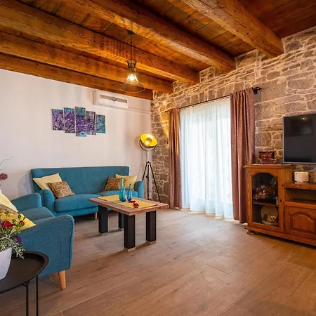 Holiday home Cozy In With Jacuzzi Drage