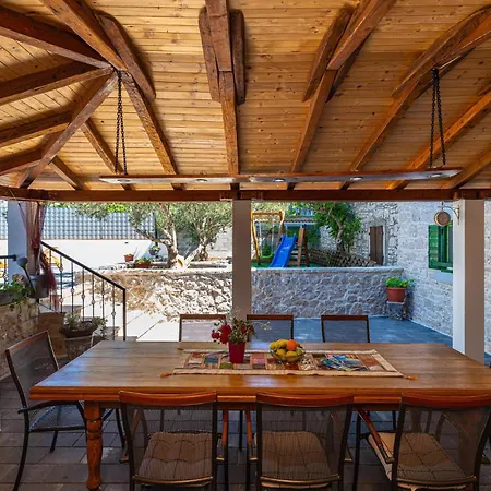 Cozy In With Jacuzzi Holiday home *