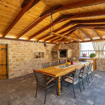 Holiday home Cozy In With Jacuzzi Drage