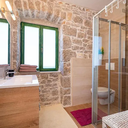 Holiday home Cozy In With Jacuzzi *