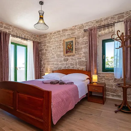 Holiday home Cozy In With Jacuzzi *