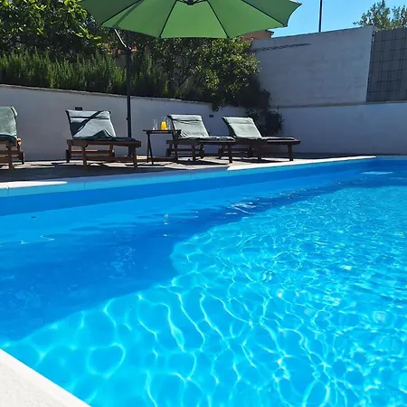 Ferienhaus Cozy In With Jacuzzi Drage